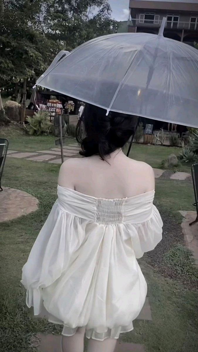 Ảnh Gái Dễ Thương Trong Không Gian Vườn