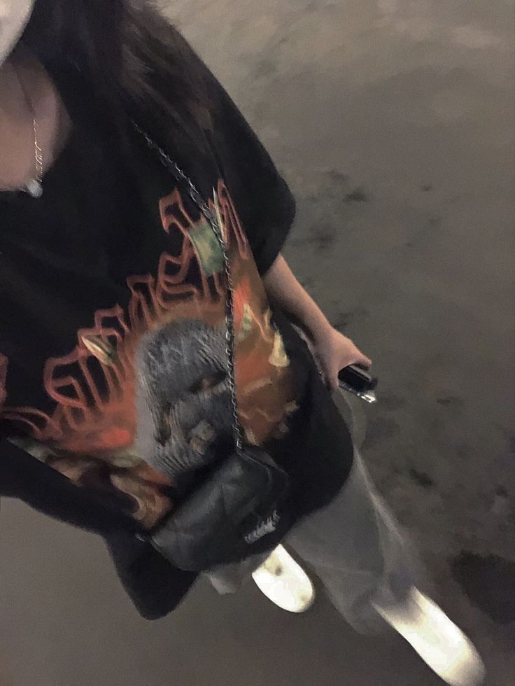 Ảnh Gái Trẻ Mặc Áo Phông Oversized Đẹp