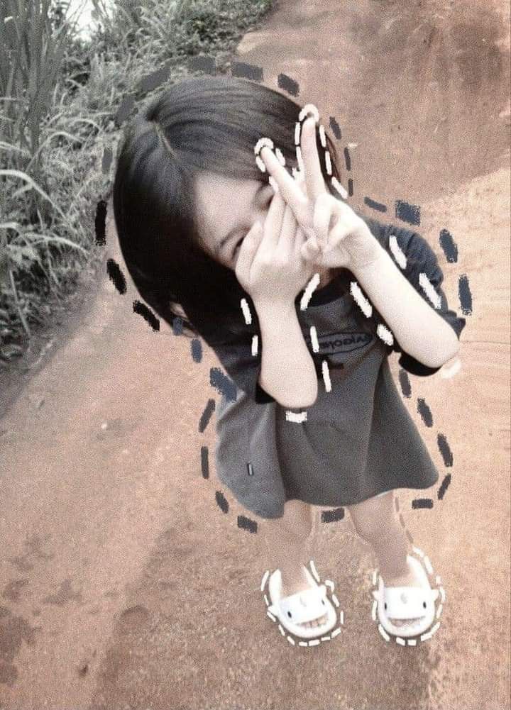 Gai Xinh Che Mat - Cô Bé