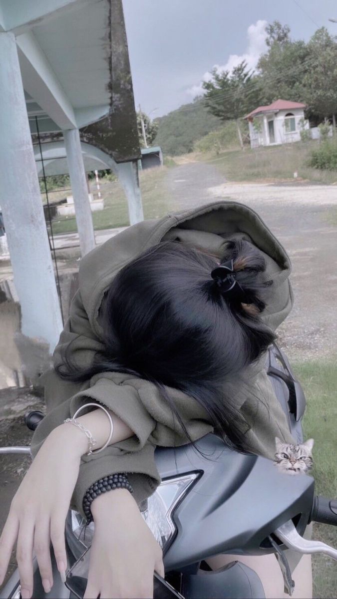 Gai Xinh Che Mat - Áo Khoác Xanh