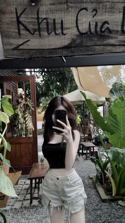 Gai Xinh Che Mat - Áo Crop Top