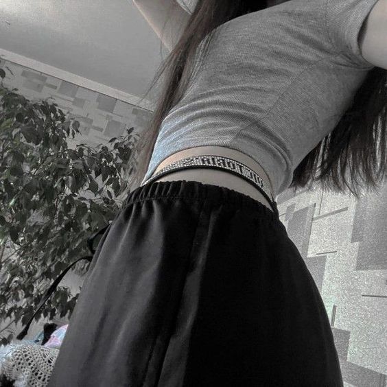 Gai Xinh Che Mat - Áo Crop Top