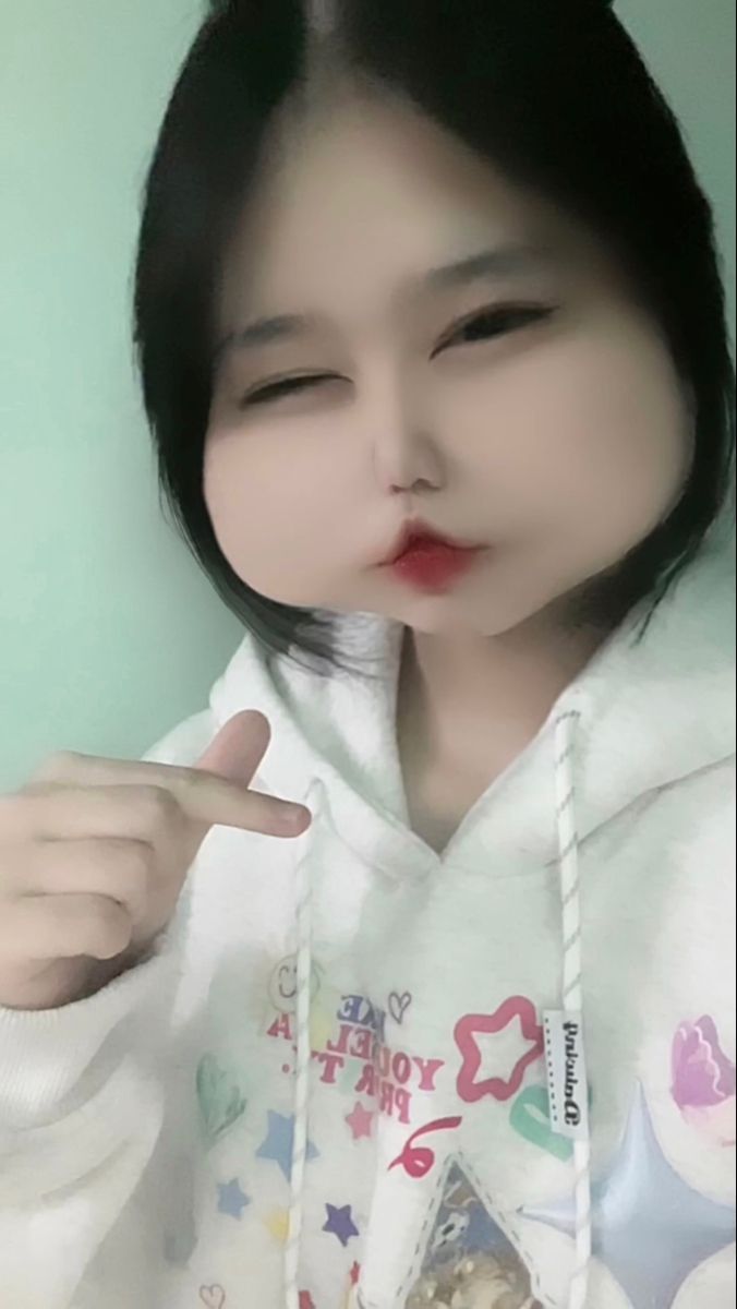 Gai Xinh Che Mat - Dễ Thương