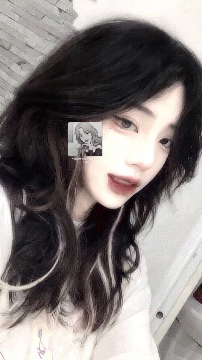 Gai Xinh Che Mat - Áo Trắng