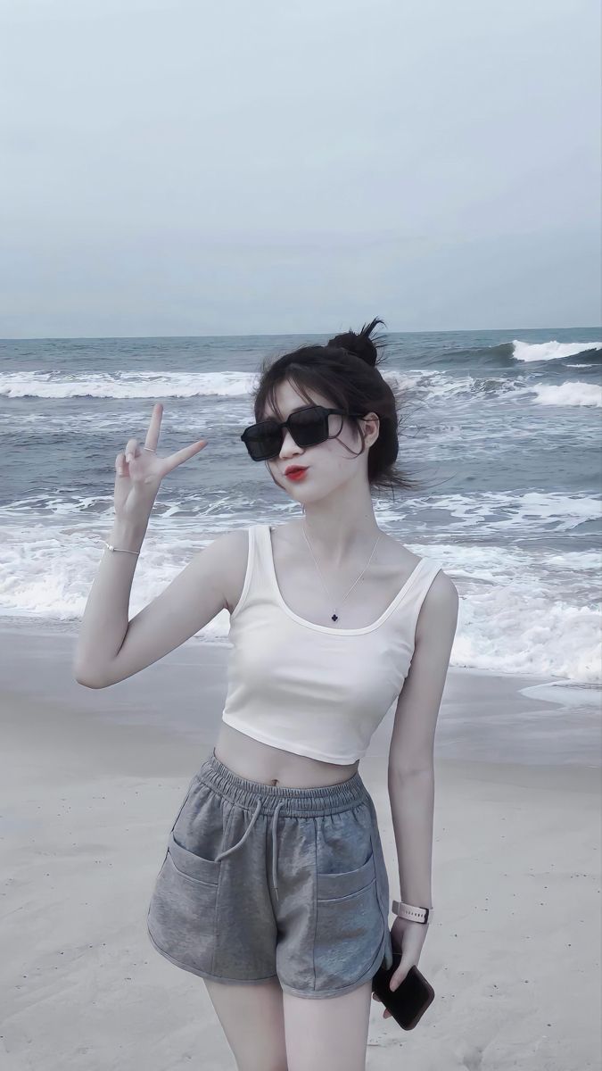 Gai Xinh Che Mat - Áo Crop Top