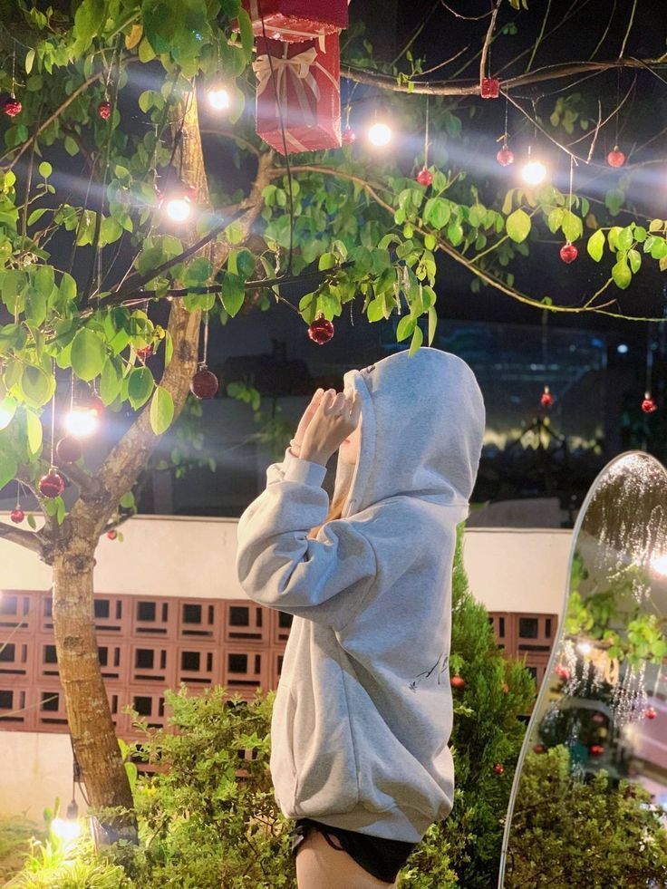 Gai Xinh Che Mat - Áo Hoodie