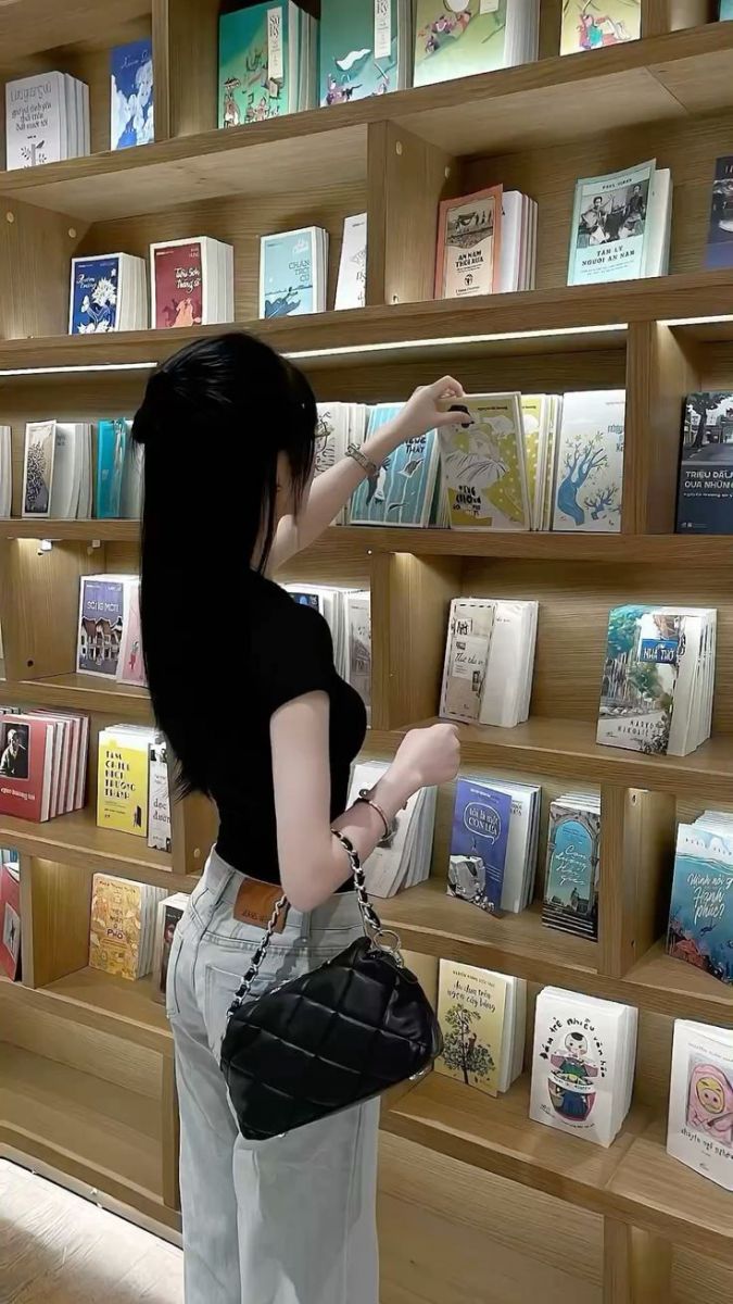 Gai Xinh Che Mat - Cửa Hàng Sách