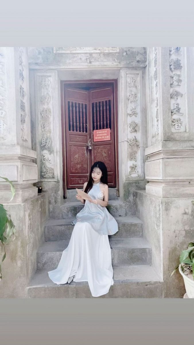 Gai Xinh Che Mat - Bậc Thang
