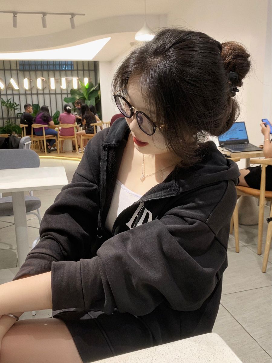 Gai Xinh Che Mat - Áo Hoodie