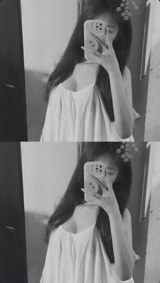 Cô gái xinh mặc áo phông trắng chụp ảnh selfie đẹp