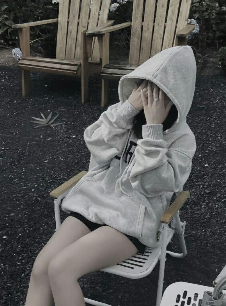 Gai Xinh Che Mat - Áo Hoodie