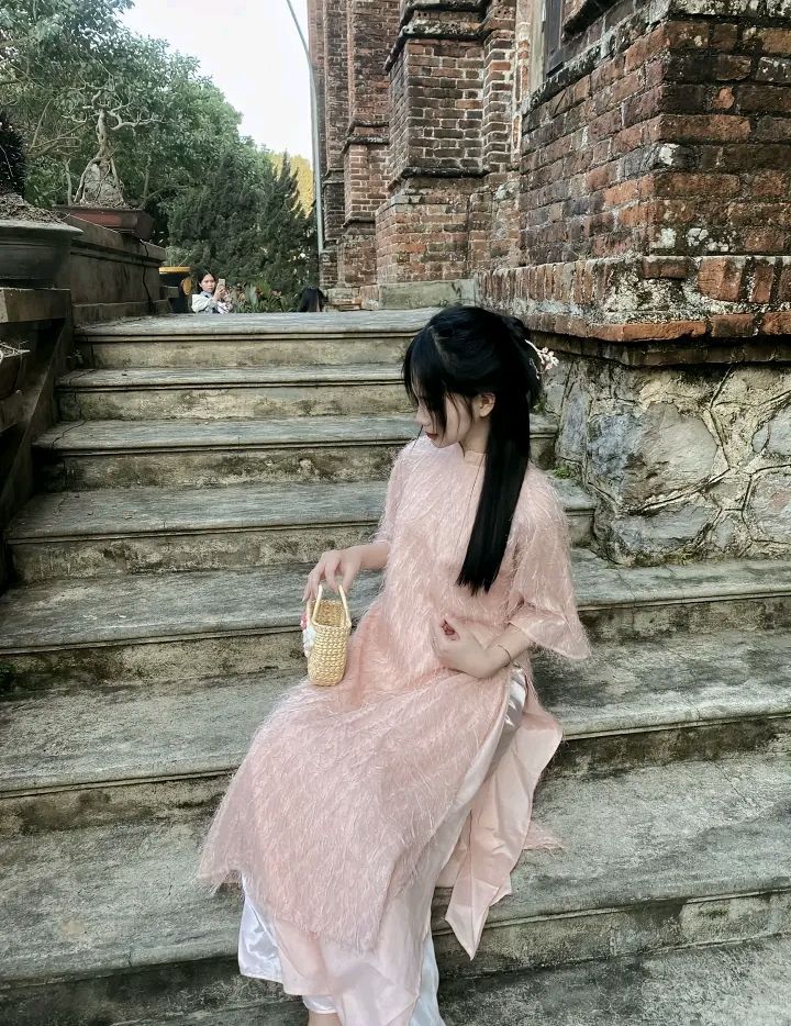 Gai Xinh Che Mat - Áo Dài