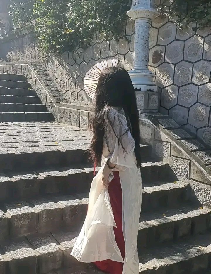 Gai Xinh Che Mat - Áo Dài Trắng