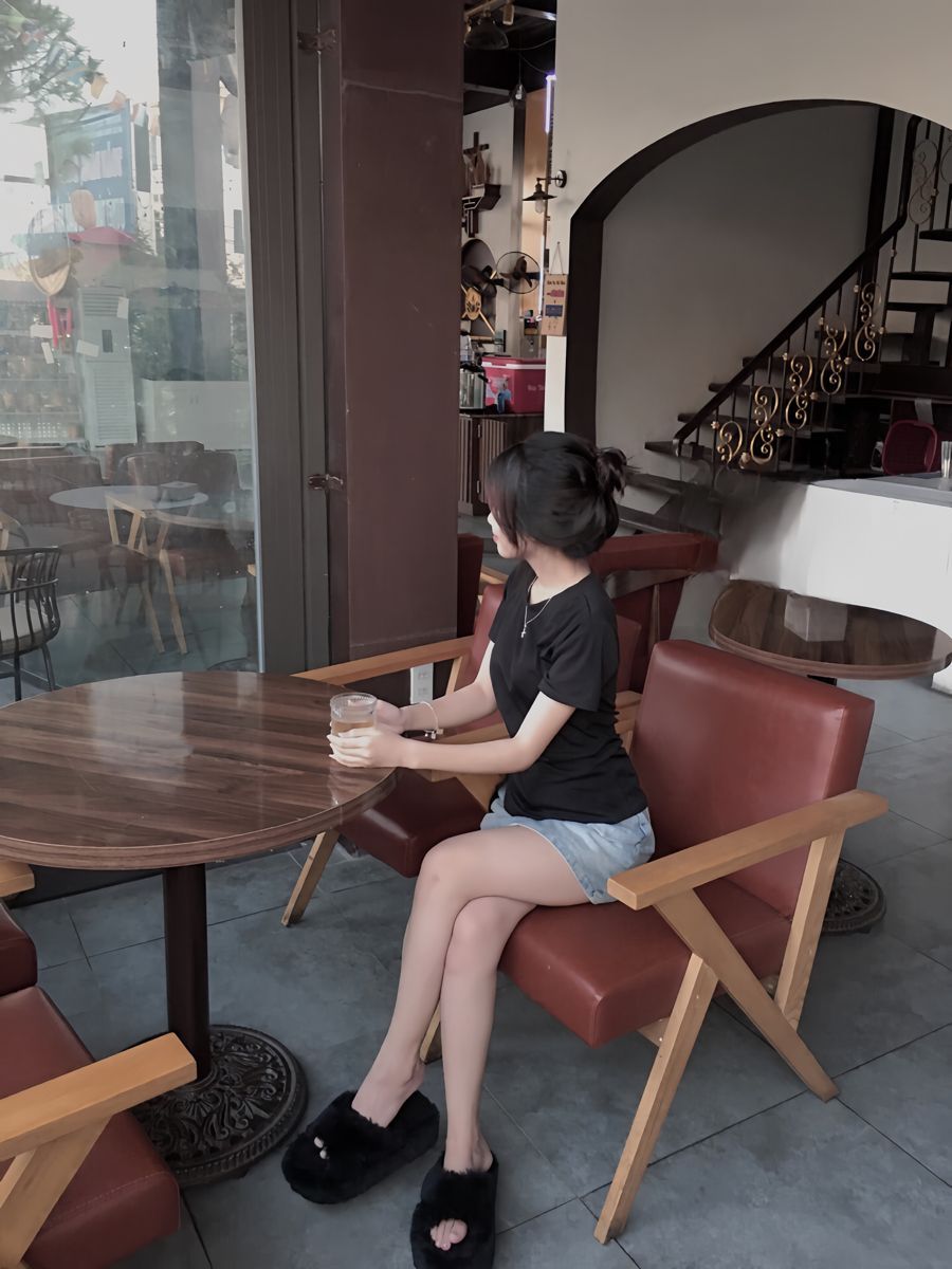 Gai Xinh Che Mat - Áo Phông