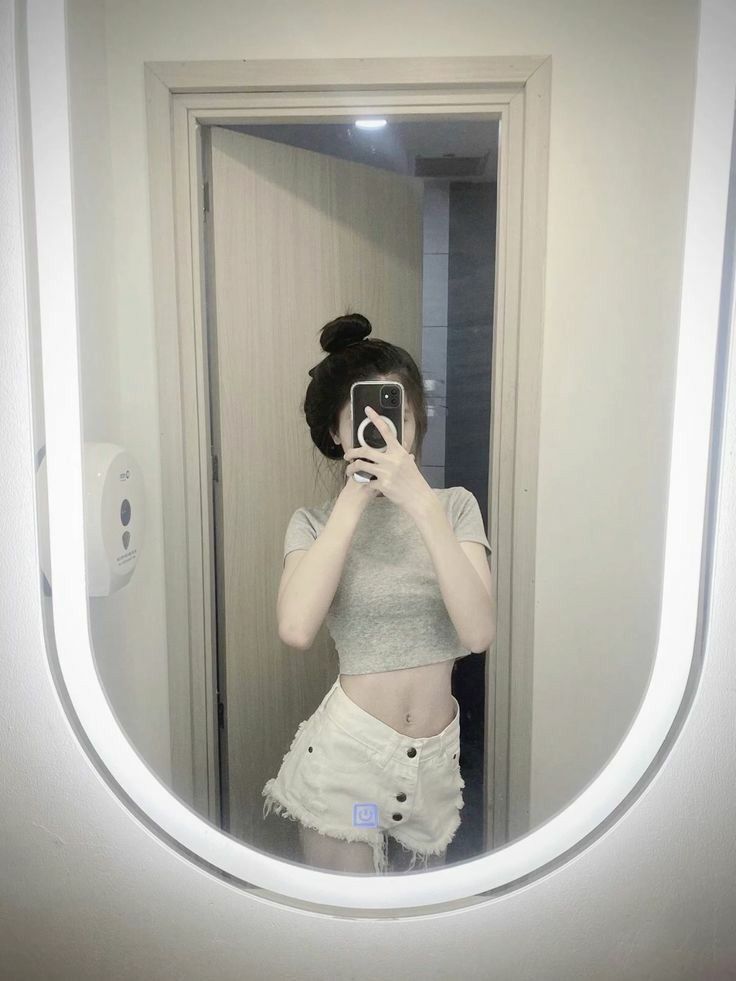 Gai Xinh Che Mat - Áo Crop Top