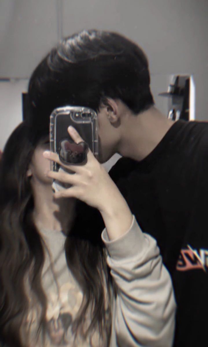 Gái xinh không mặc áo phong cách chụp selfie đẹp