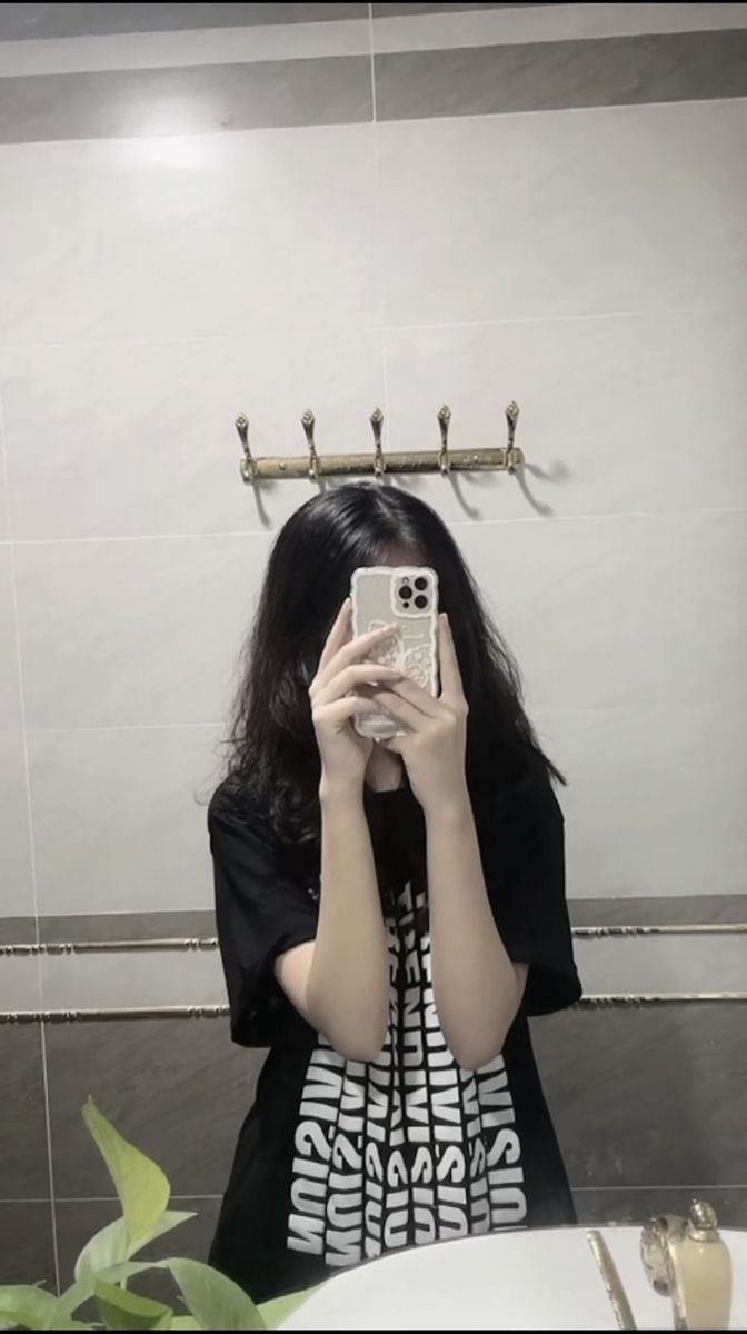 Gái xinh không mặc đồ nhảy quyến rũ trên sân khấu