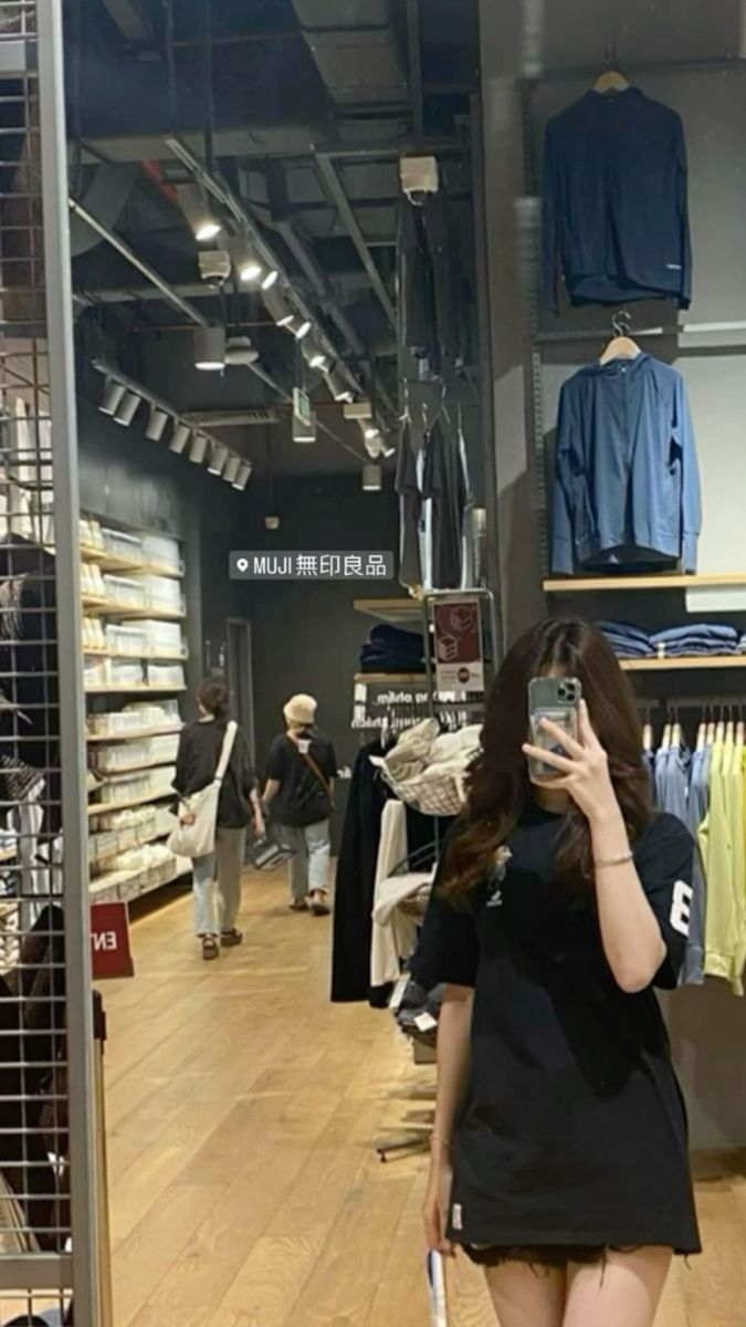 Gái xinh không mặc đồ nhảy trong bữa tiệc sôi động