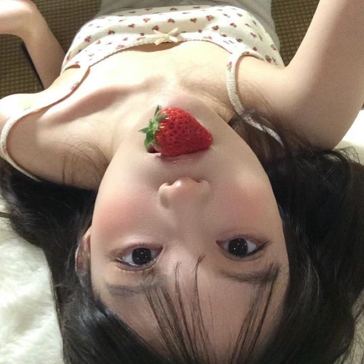 Gái Xinh Mặc Đồ Ngủ Đáng Yêu Trên Giường