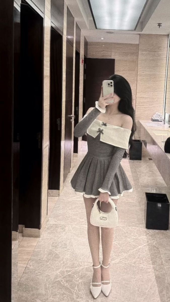 Ảnh gái xinh mặc váy xòe, áo tre vải màu xám đẹp