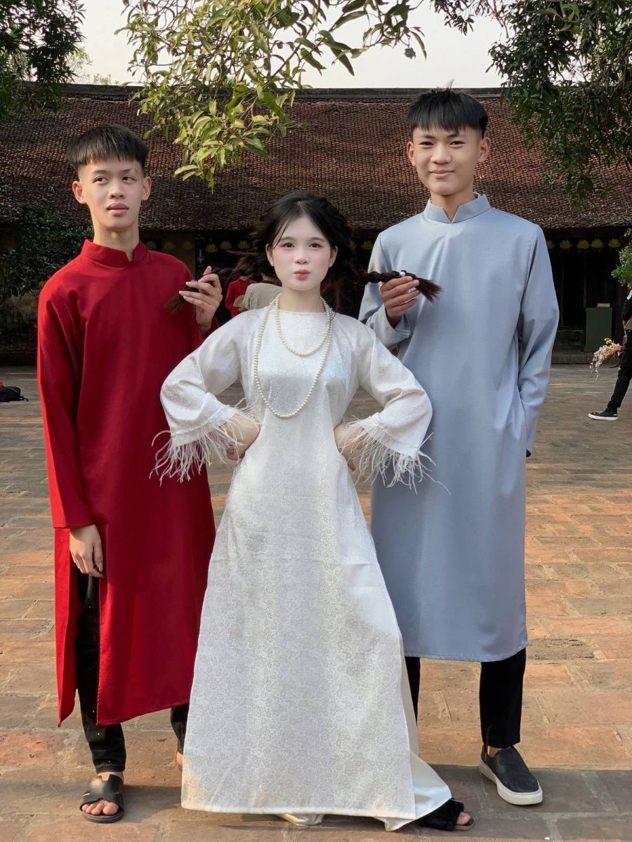 Gái đẹp mặc áo dài: Cô bé duyên dáng trong trang phục truyền thống