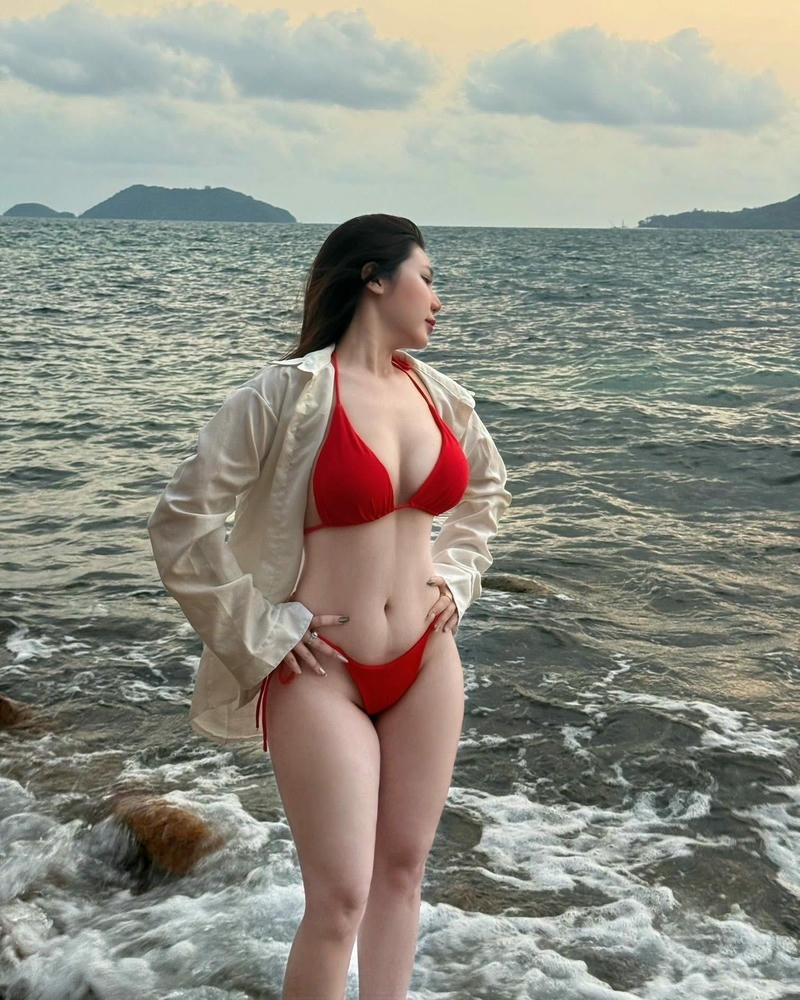 Gai-mac-bikini-trong-suot-khoe-duong-net-goi-tinh-hoan-my_clean