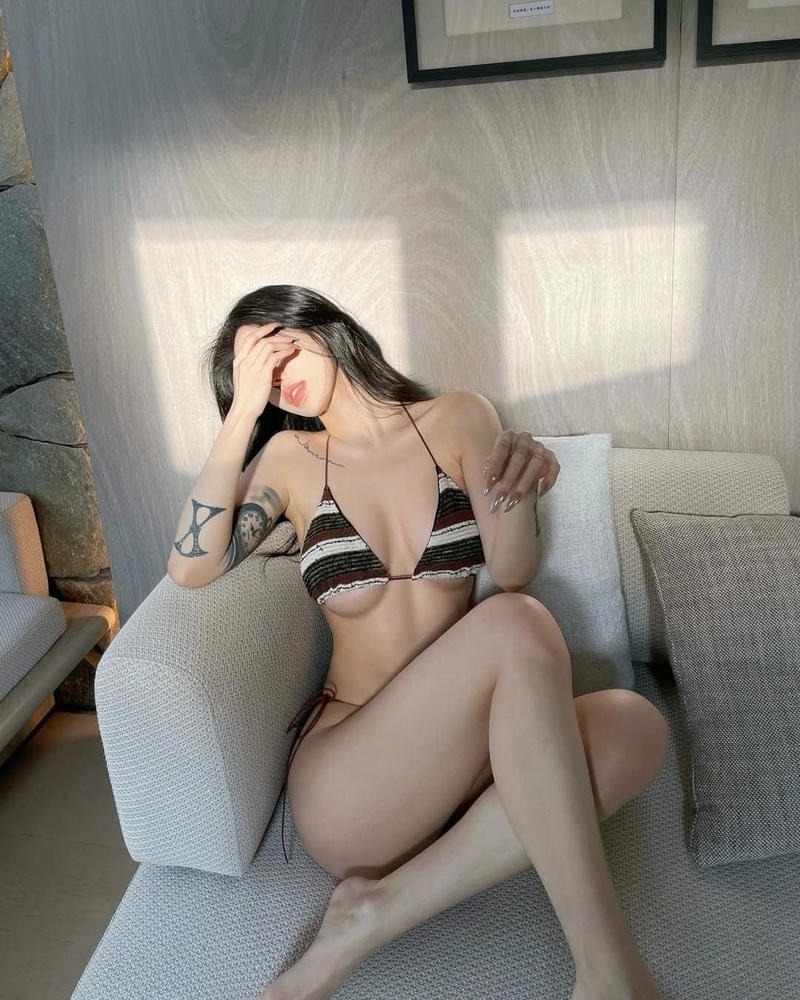 Gai-mac-bikini-trong-suot-toa-sang-nho-ve-quyen-ru-manh-me_clean