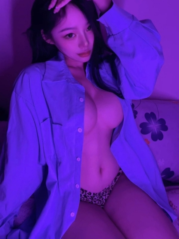 gai-xinh-coi-quan-ao-nude_clean