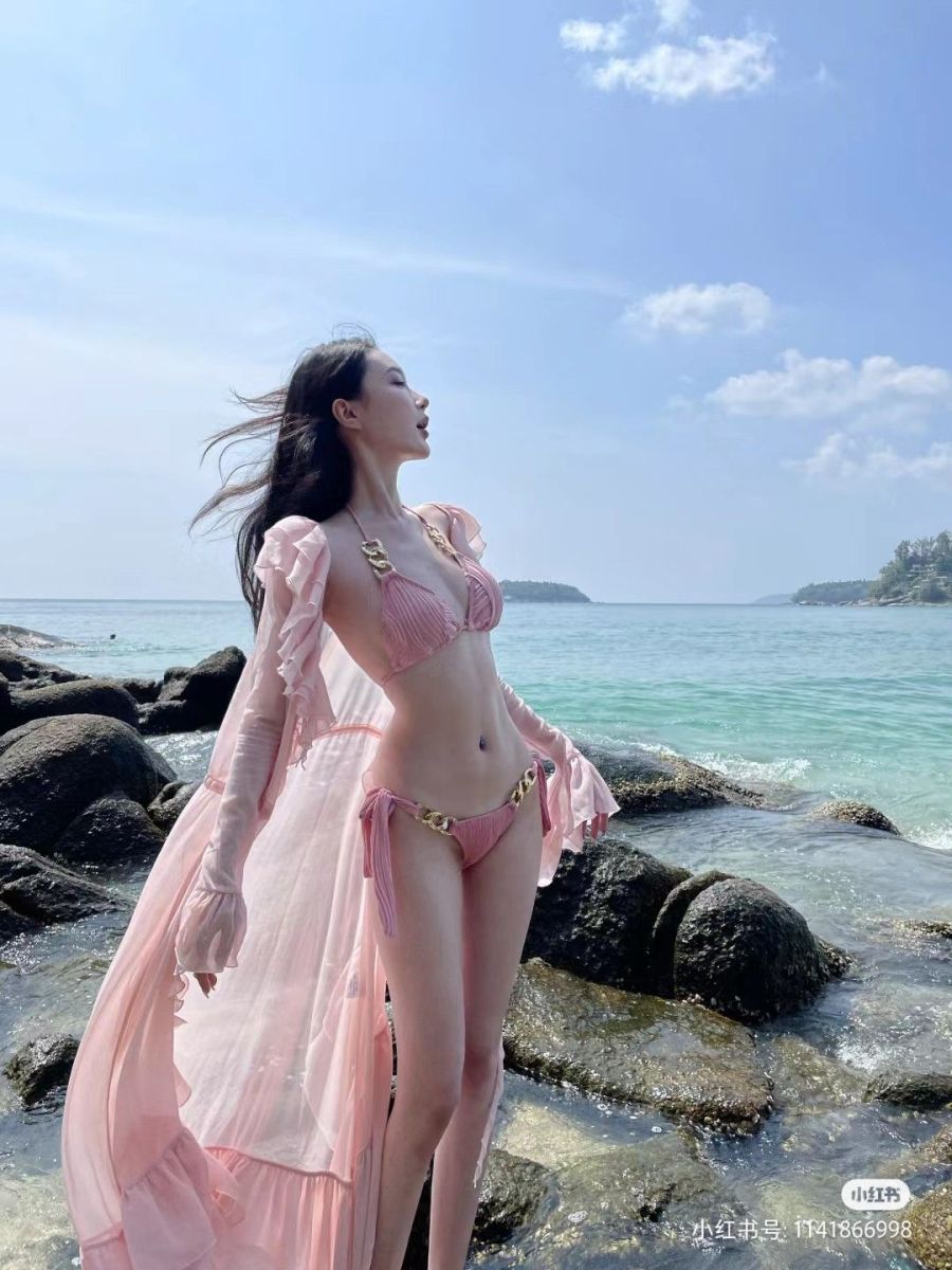 Gai Xinh Mac Bikini