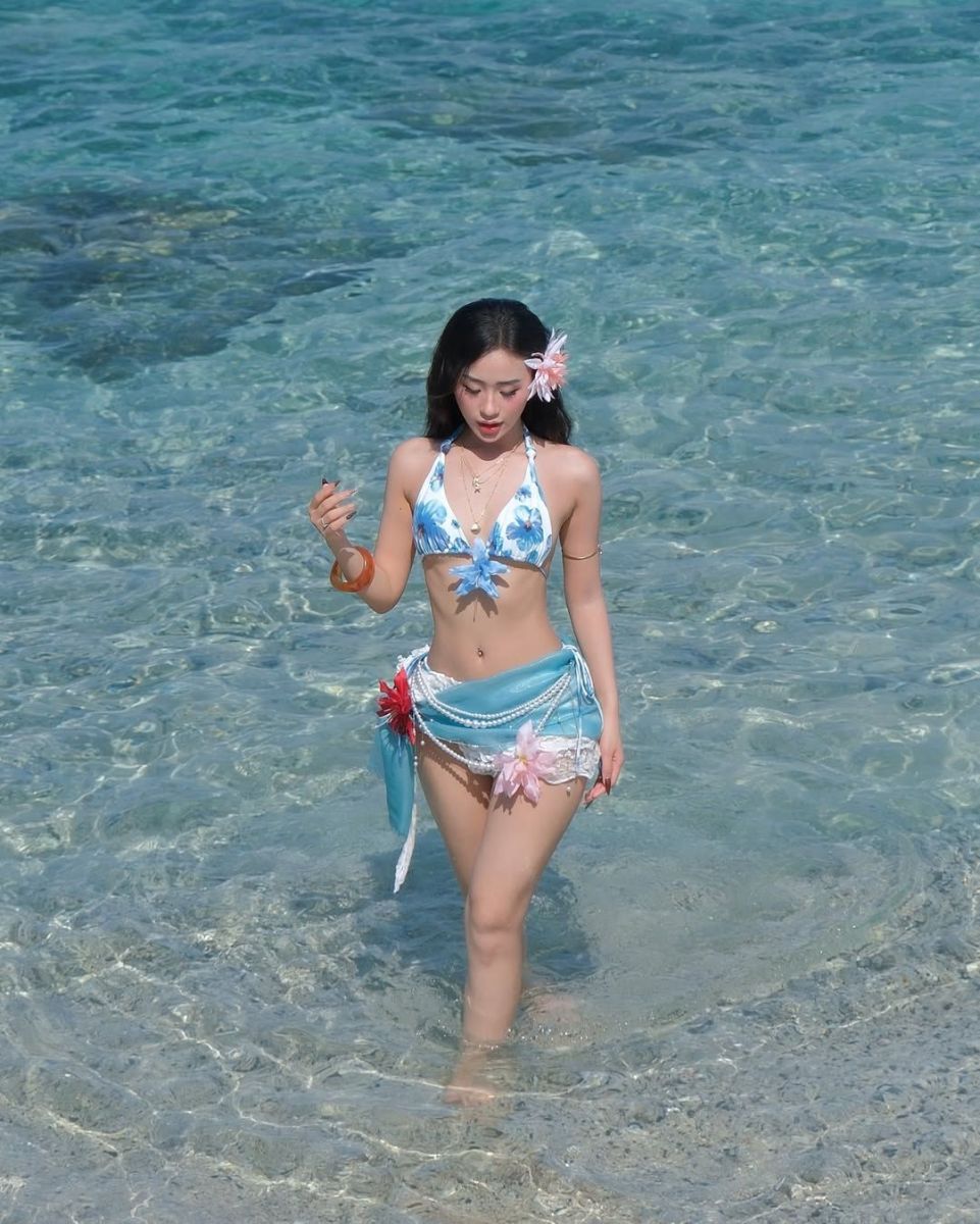 Gai Xinh Mac Bikini