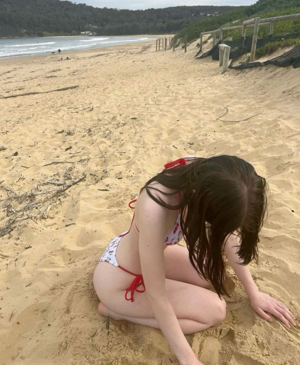 Gai Xinh Mac Bikini - Bãi Cát