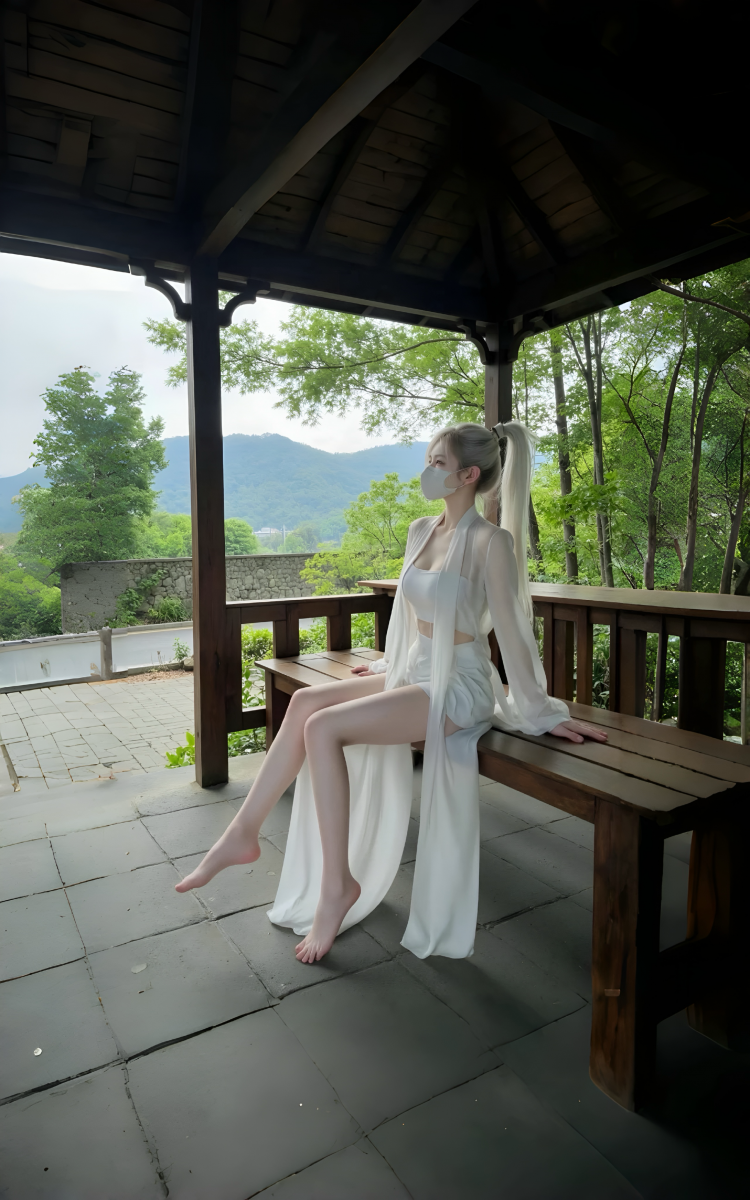 Cô gái xinh đẹp trong trang phục trắng tựa lưng vào lan can