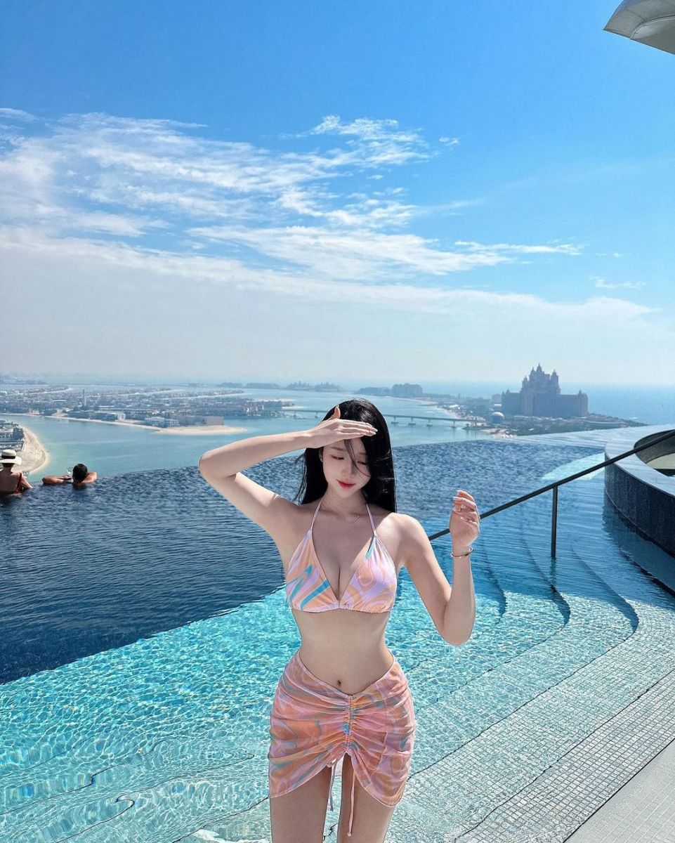 Gai Xinh Mac Bikini - Bể Bơi