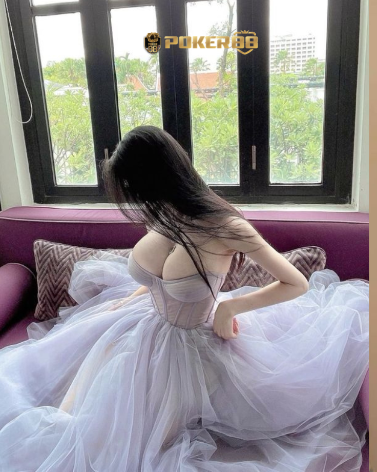 Gái xinh trong đầm cưới màu xám tuyệt đẹp