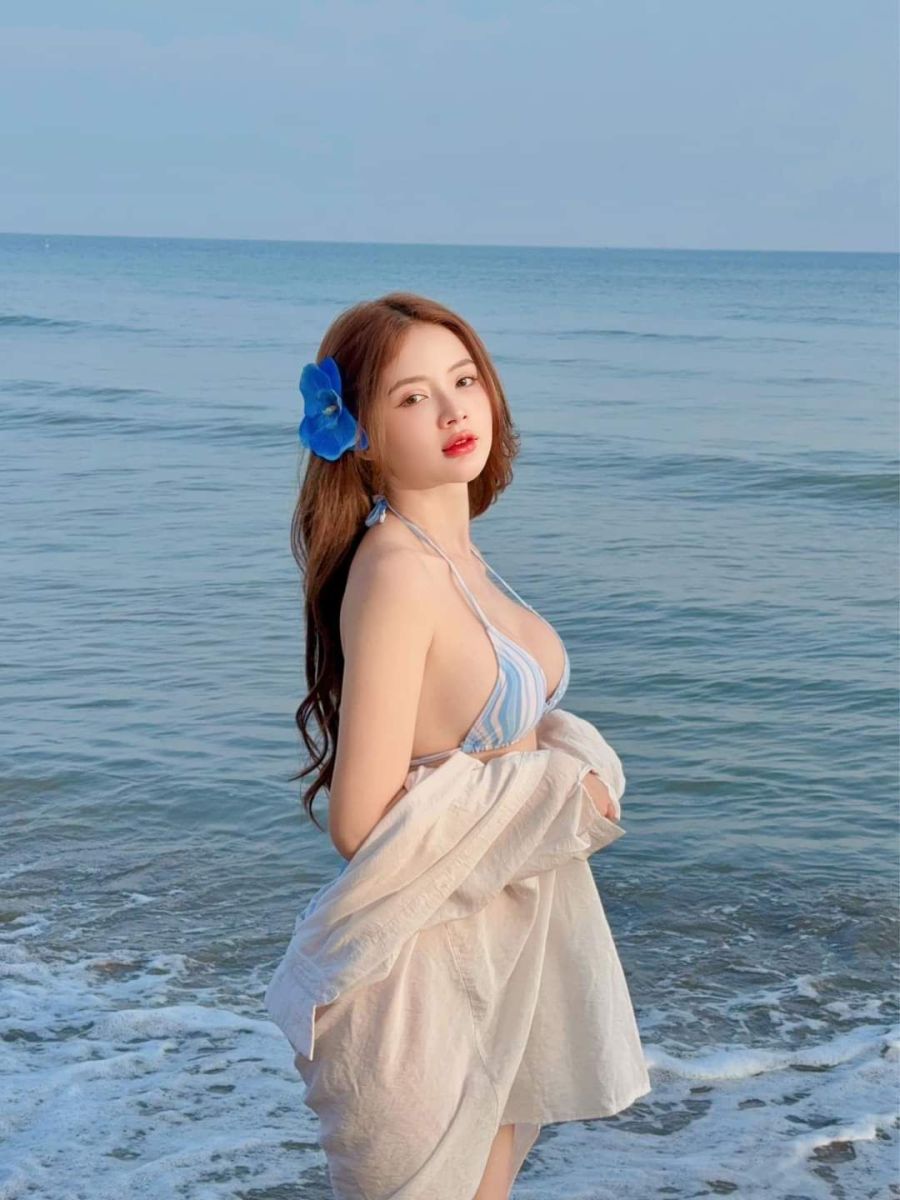 Gai Xinh Mac Bikini