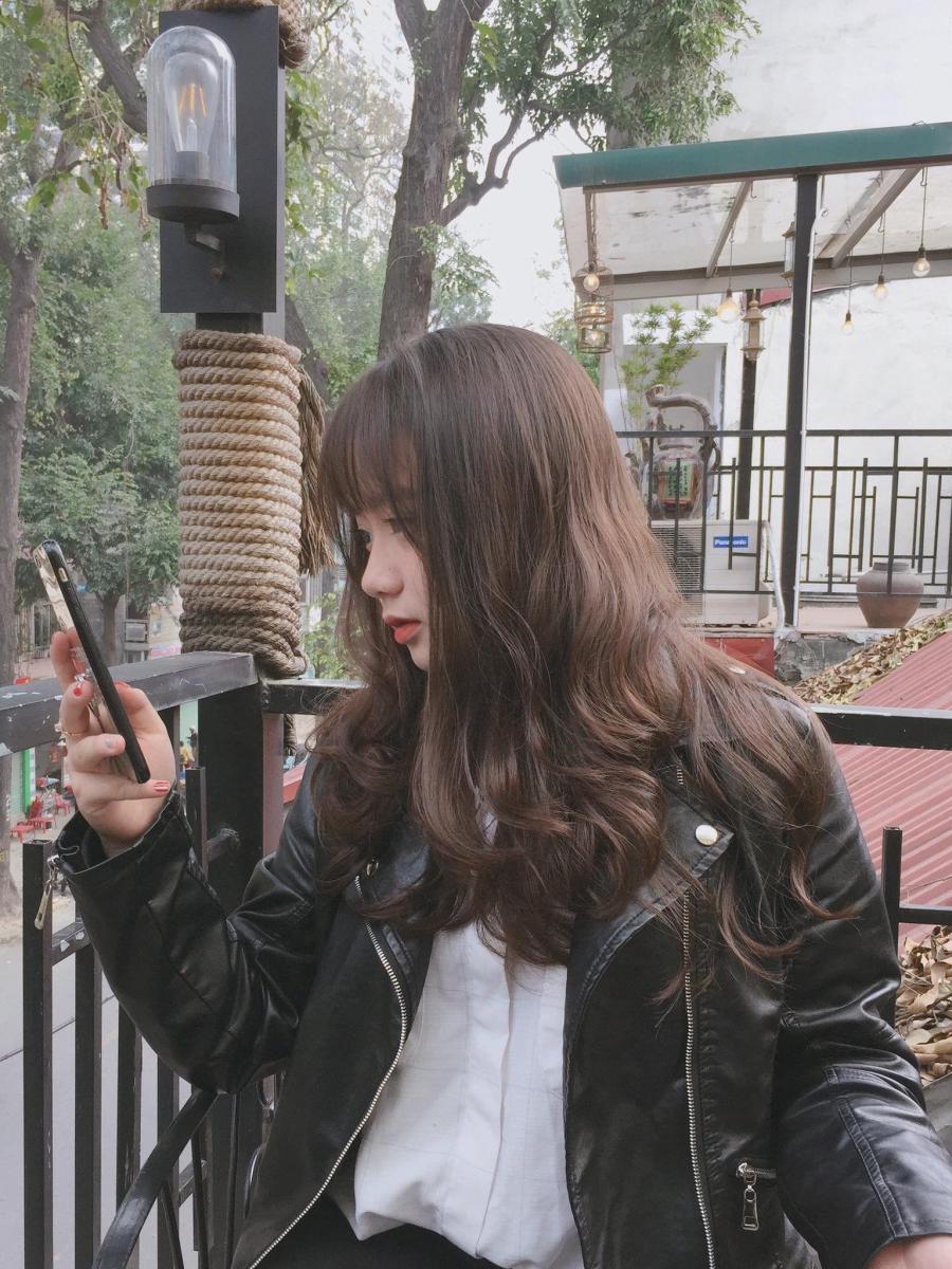 Ảnh nữ xinh cute trong áo khoác da thời trang