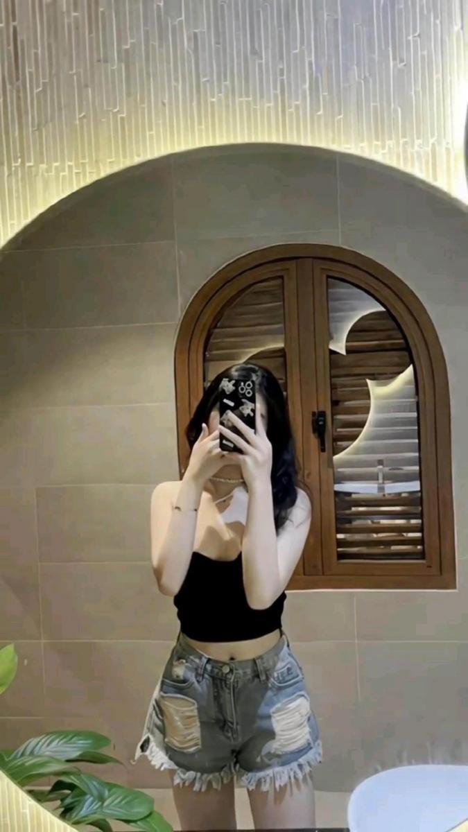 Ảnh gái xinh không mặc áo và mặc áo dài đẹp