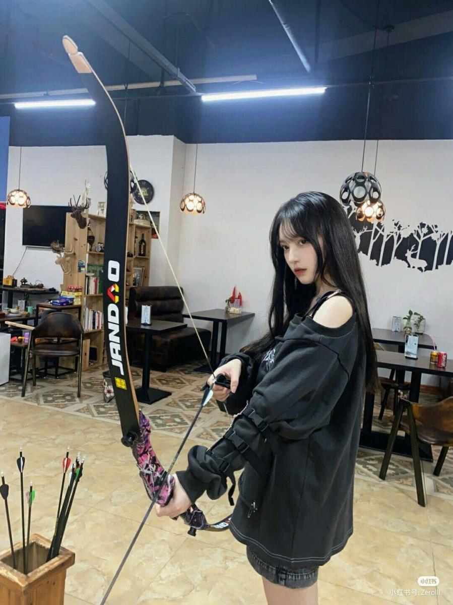 Gái xinh xâu hàng và lời nguyền của gái xinh hàng khủng