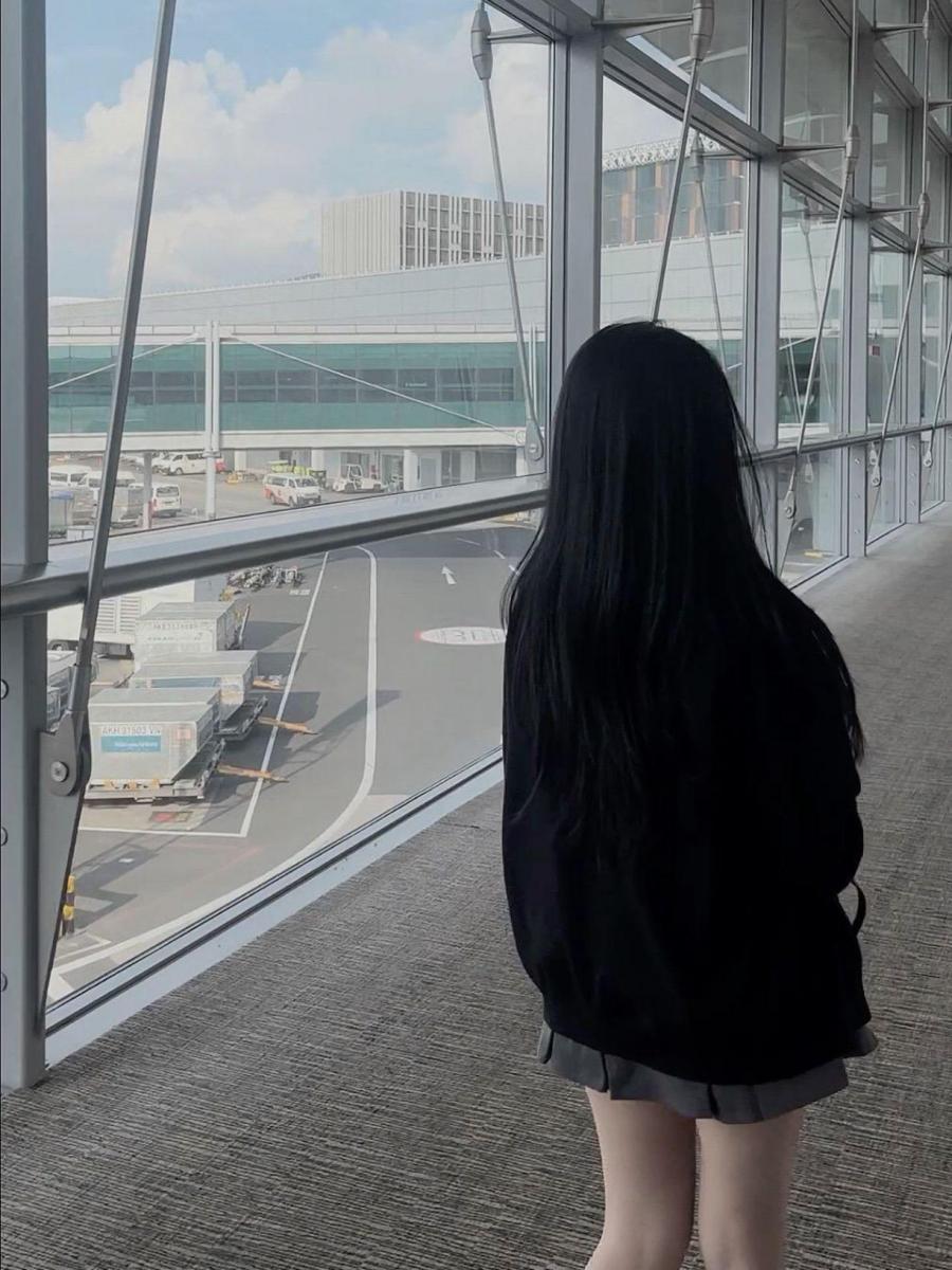 Ảnh cô gái cute xinh đẹp trong ánh sáng ban ngày