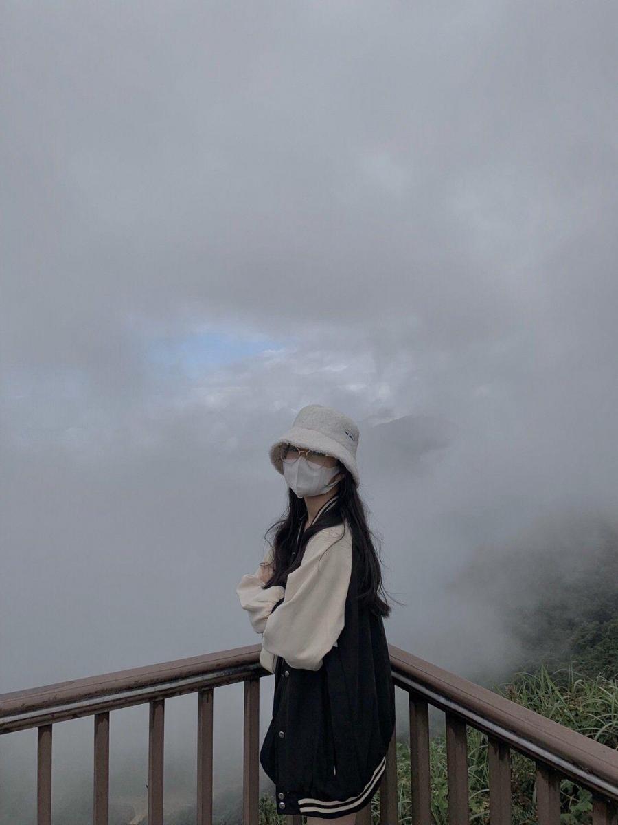 Hình gái dú to và xinh buồn đi bơi