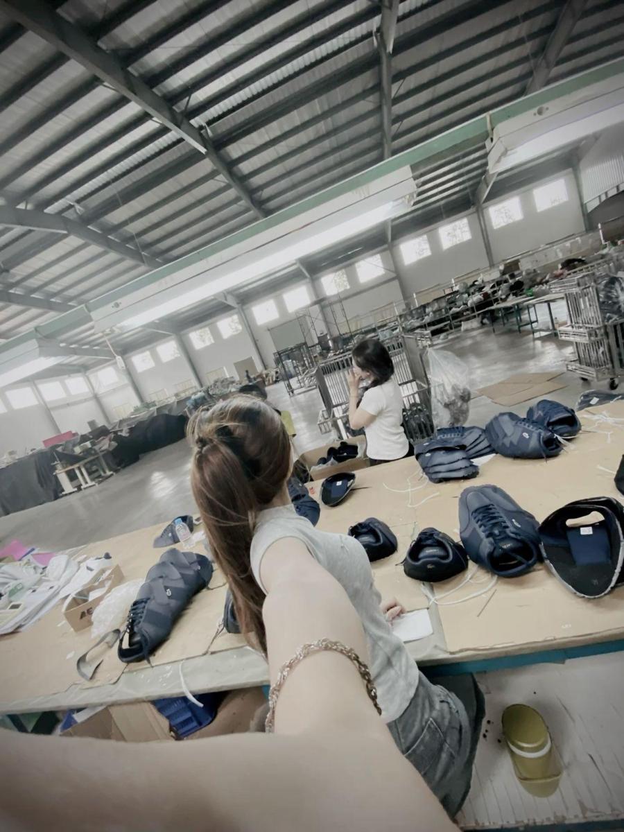 Gái xinh đi tắm với túi giấy, gái xinh to tròn