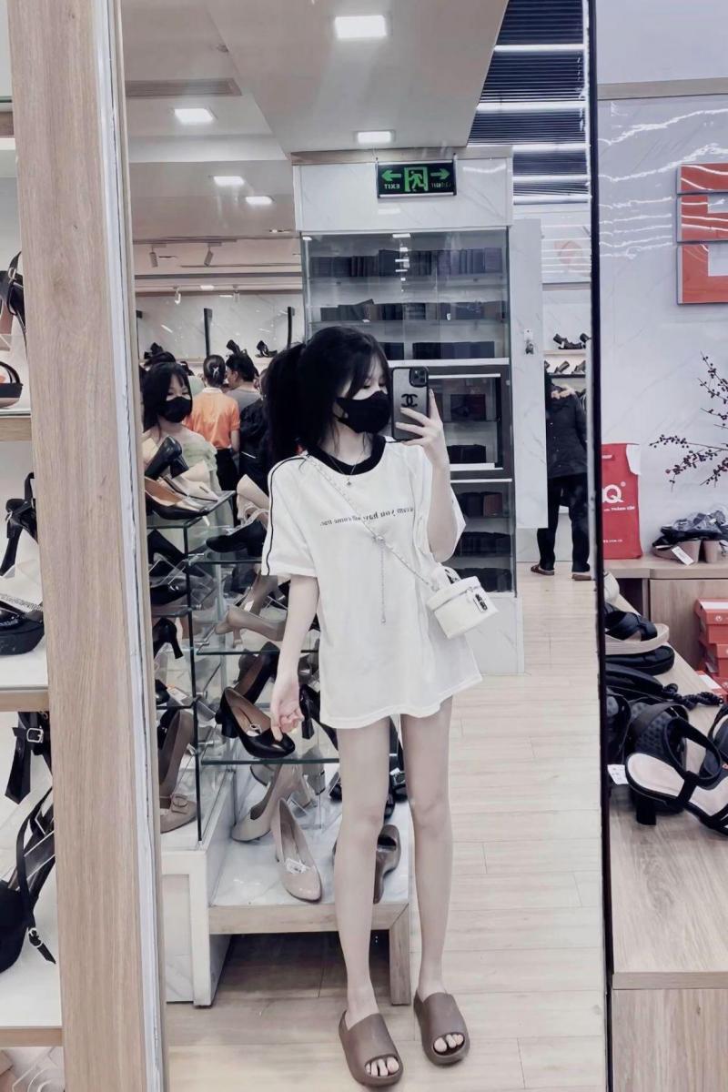 Ảnh gái xinh cute với túi thời trang