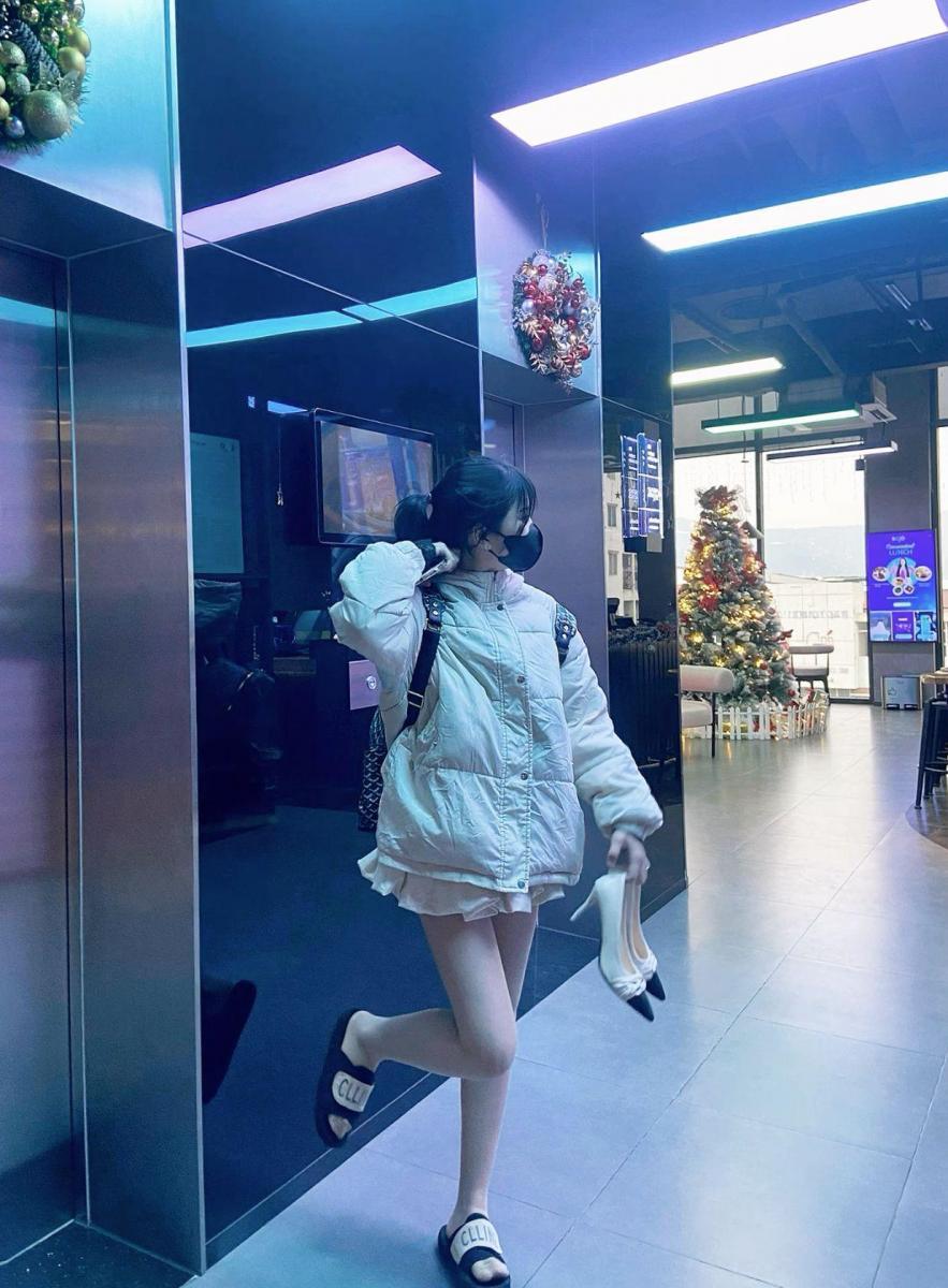 Gái Xinh Mặc Đồ Ngủ