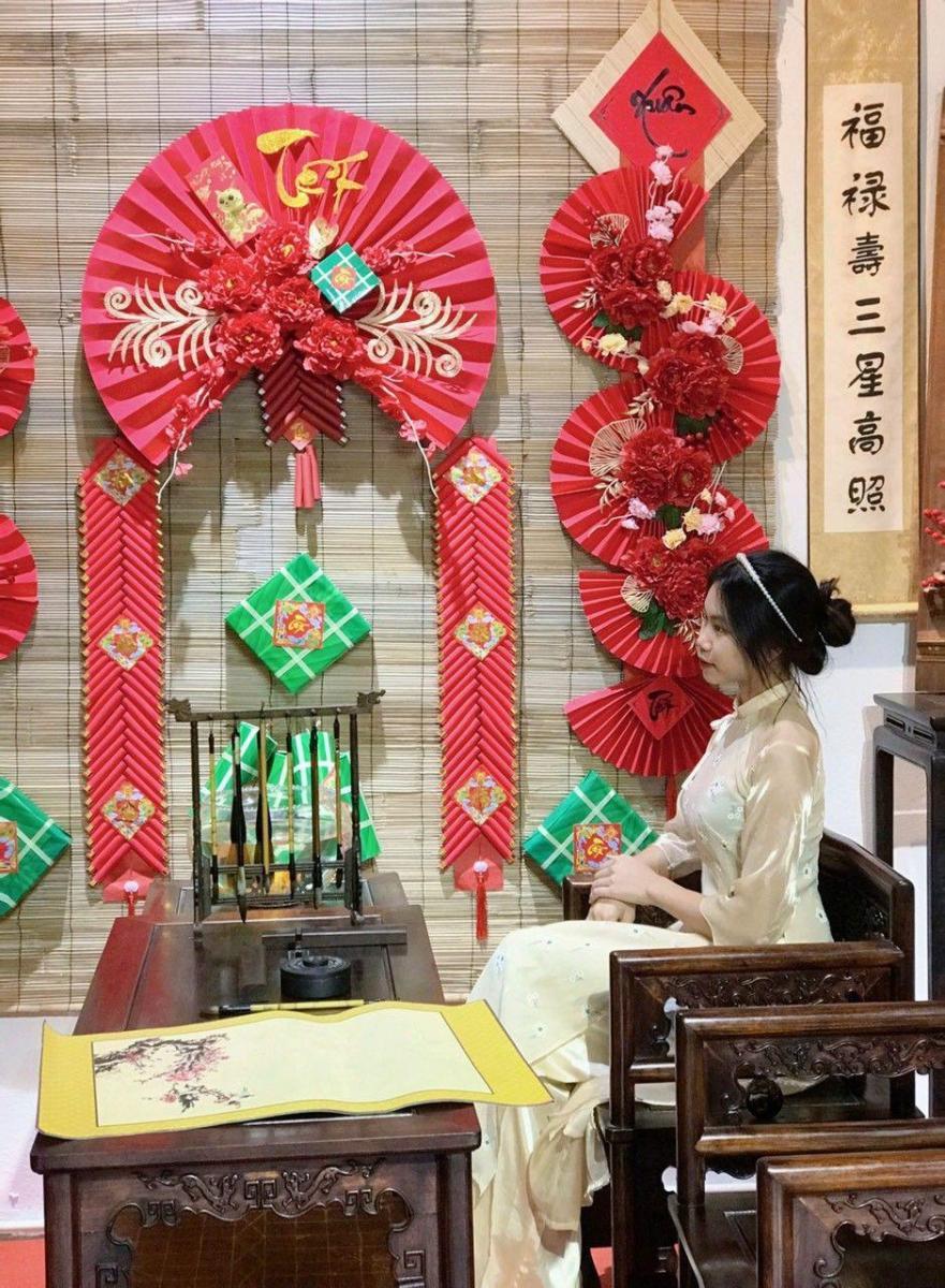 Ảnh gái xinh ngực to cam hoa truyền thống nghệ thuật