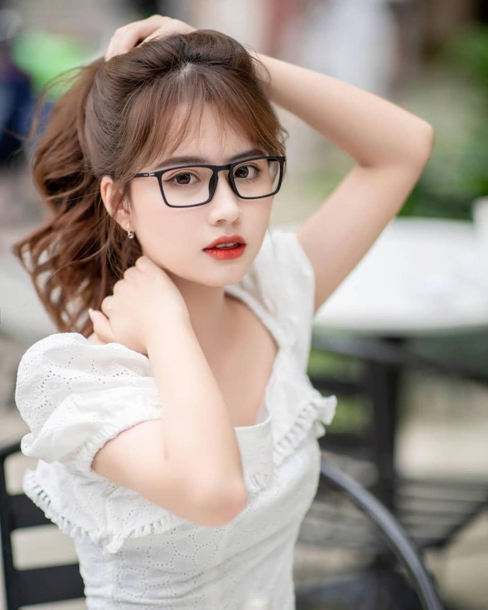 Hình ảnh gái xinh đeo mắt kính đẹp nhất
