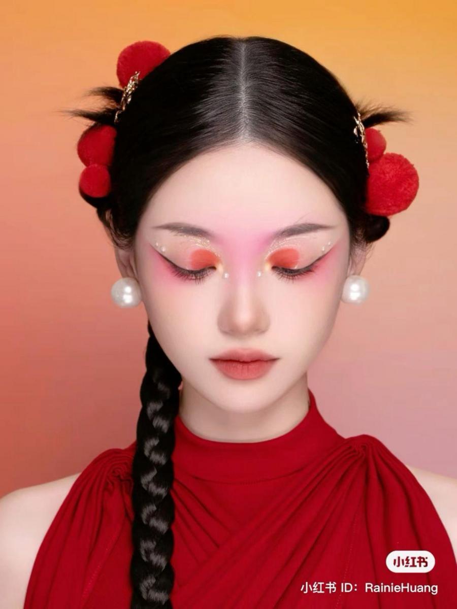 Ảnh gái cute xinh với ngực to cầm lòng may mắn