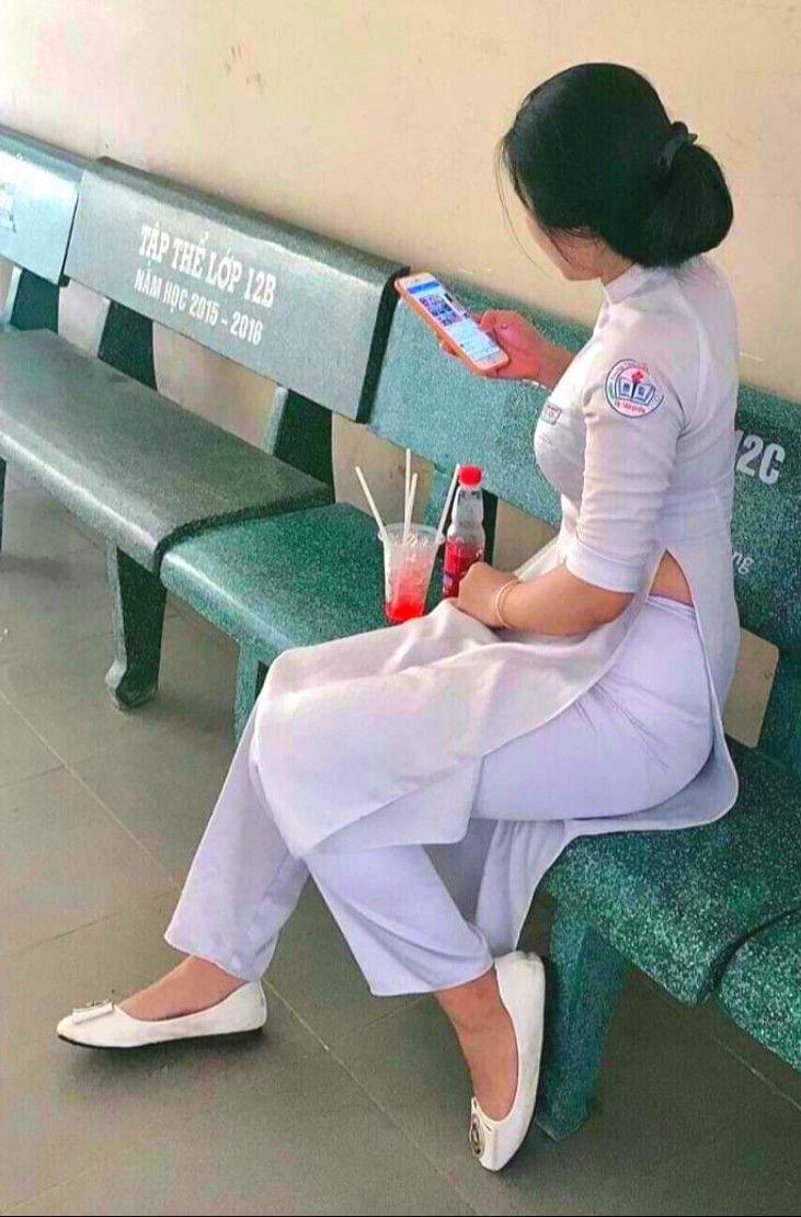 Ảnh gái xinh mặc chân váy và bikini đẹp