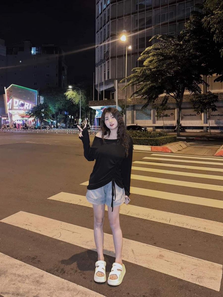 Gái xinh lộ hàng trong thời trang mới