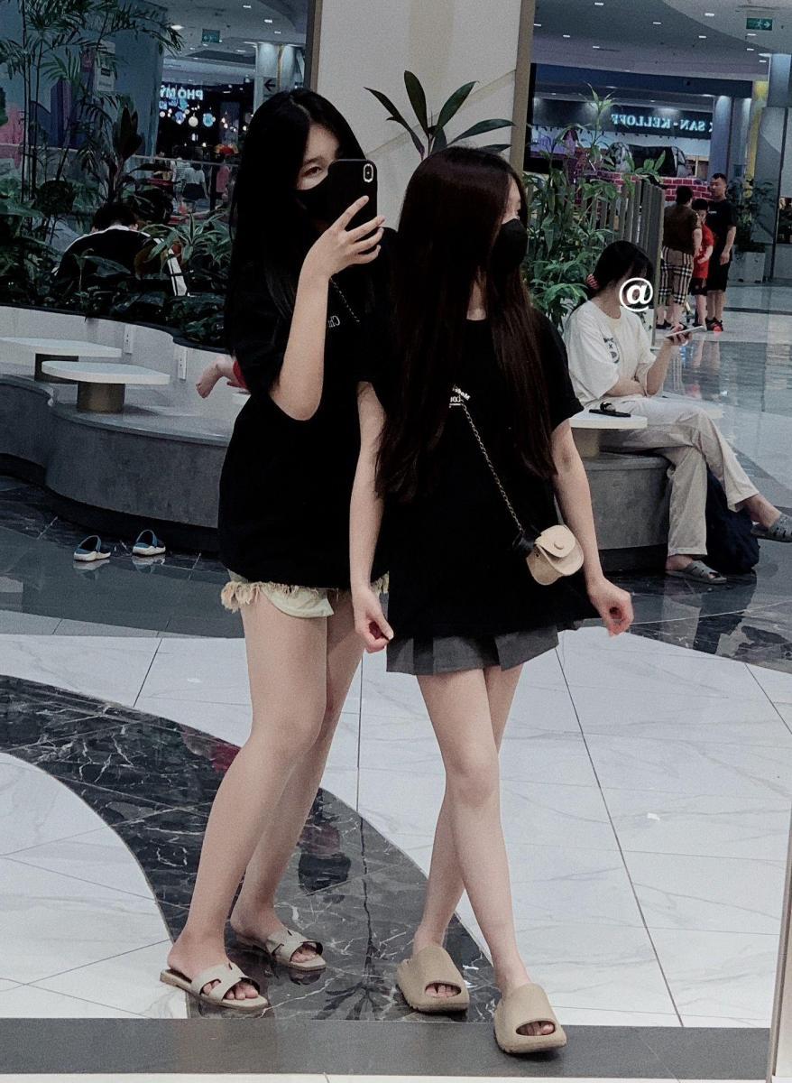 Gái Xinh Che Mặt