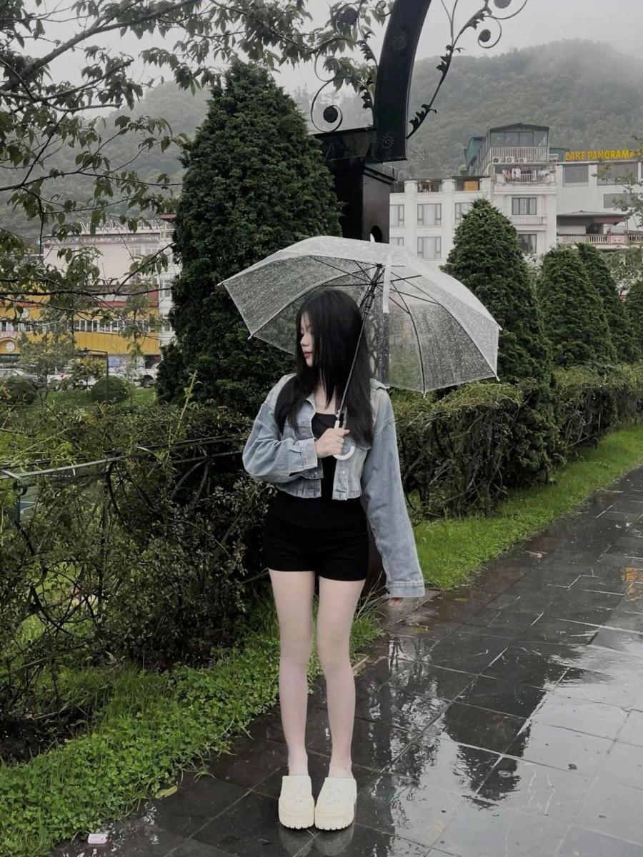 Hình ảnh con gái xinh đẹp trong chiếc áo thời trang mùa